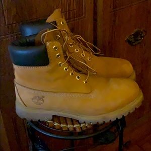 Timberland beige construction boots. Unisex